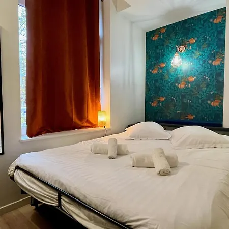 Small In The Heart Of דירה